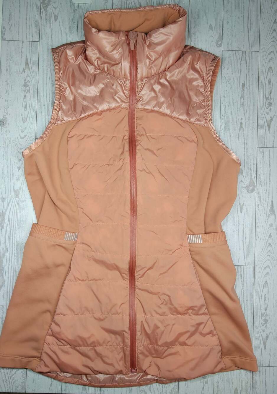 Lululemon Down for It All Vest *Shine
Pink Savannah size 6 EUC